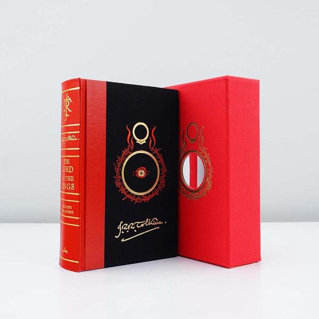 کتاب The Lord of the Rings Deluxe Illustrated by the Author: Special Edition