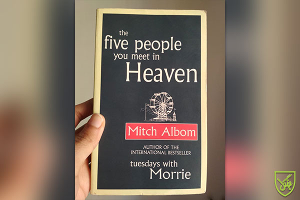 کتاب The Five people You Meet in Heaven یکی از بهترین کتاب های انگلیسی سطح متوسط برای تقویت زبان
